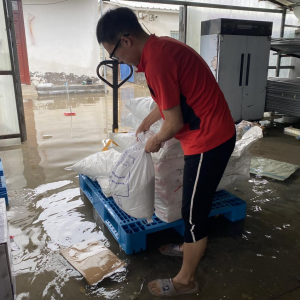 艰苦奋斗，以苦为乐