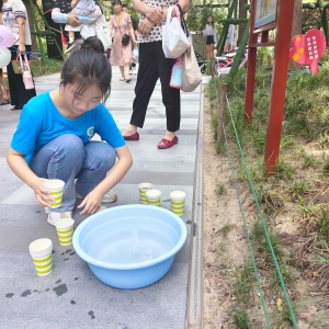 亲子共执笔 绽放心色彩