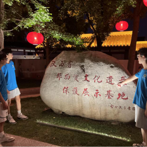 闹市悠然中静谧，繁华古城夜明离