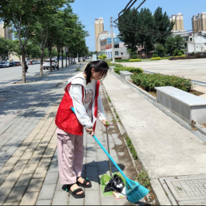 深入群众生活，助力家乡建设