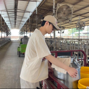 走进养殖 以行助农