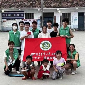 支教送温情 夏日暖童心