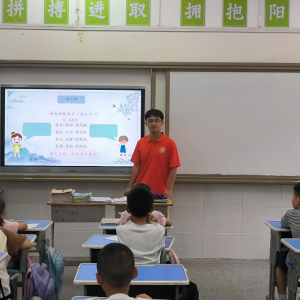 巍巍群山绿,浓浓支教情