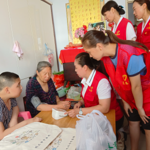 巩义市杜甫路街道安康社区开展健康义诊上门活动