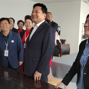 市委书记袁聚平到巩义市文联文艺志愿者协会走访调研