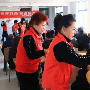 巩义市文艺志愿者协会：爱心送进敬老院 文艺演出暖人心
