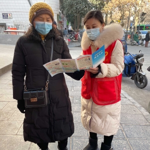 巩义市杜甫路街道安康社区开展“向不文明行为宣战”志愿活动