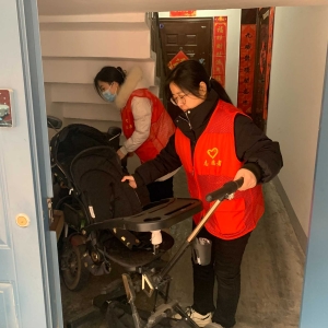 巩义市杜甫路街道安康社区开展清洁家园志愿服务活动