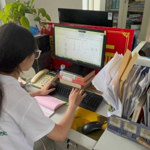 社会公益走在前，志愿服务无怨言