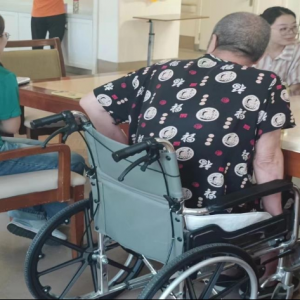 爱心常相伴，情暖老人心