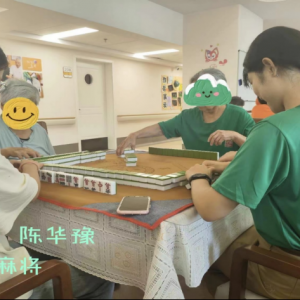 暑期爱心至养老 温暖真情满院飘