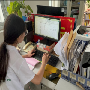 社会公益走在前，志愿服务无怨言