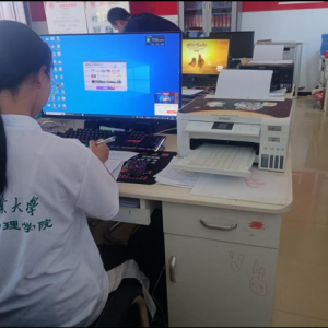 传递送温暖，走进福利院