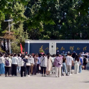 传承红色基因，树立文化自信