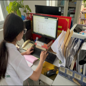 社会公益走在前，志愿服务无怨言