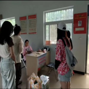 走进福利院，志愿送温暖