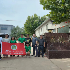 师携春风入村企 学伴大暑践农桑