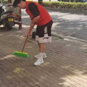践行环保行动，追寻绿色足迹