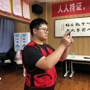 开展心理活动，呵护心灵成长