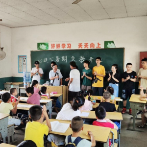 乡村支教行 真情暖童心