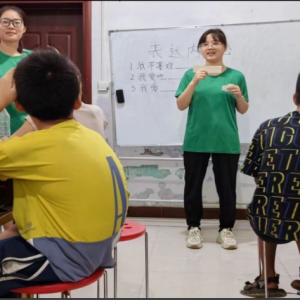 微阳成茫暖乡村 爱无尽头护童心