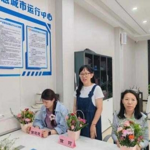 巩义市杜甫路街道开展母亲节插花暨巾帼志愿者团建活动