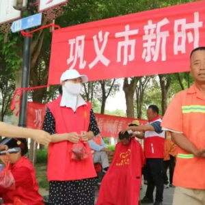 巩义市志愿服务联合会开展为环卫园林工义剪服务活动