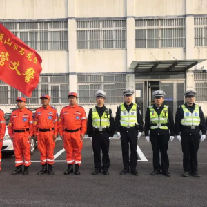 平顶山市石龙区交管义警队首批队员光荣上岗