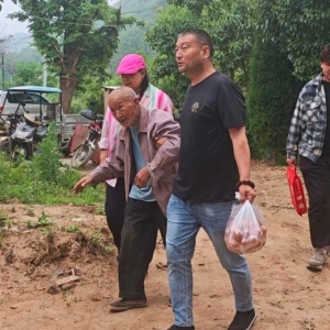 致敬英雄！巩义市河洛志愿者协会开展走访慰问抗美援朝老兵活动